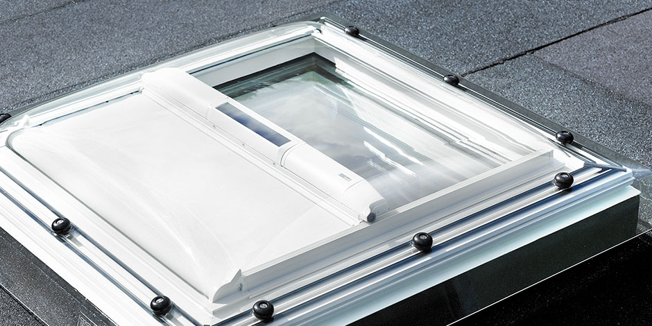 VELUX awning blind for flat roof window